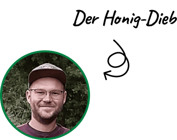 Der Imker Florian Gräubig, mit einer grünen Mütze und Brille auf. Auf sein Bild ist ein Pfeil gerichtet. Daneben steht: Der Honig-Dieb.